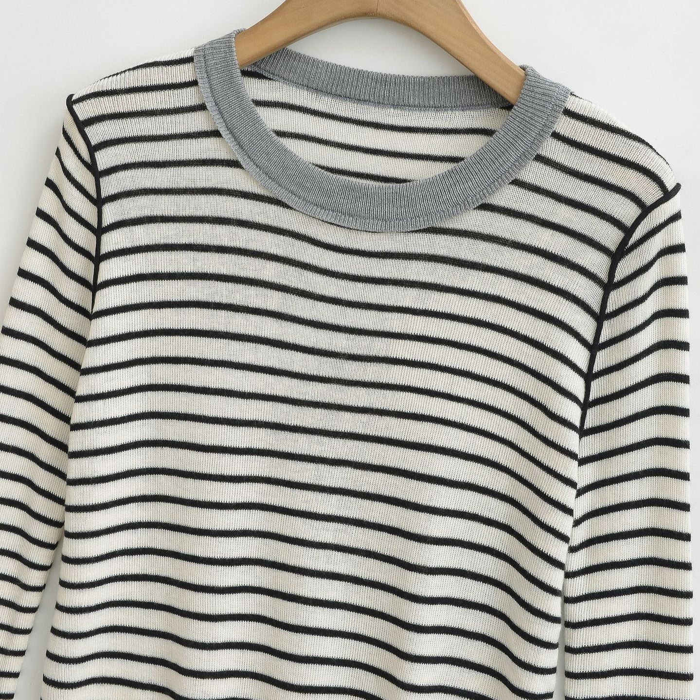 Pull-over à manches longues rayé pour femmes avec col rond Chic und Stil