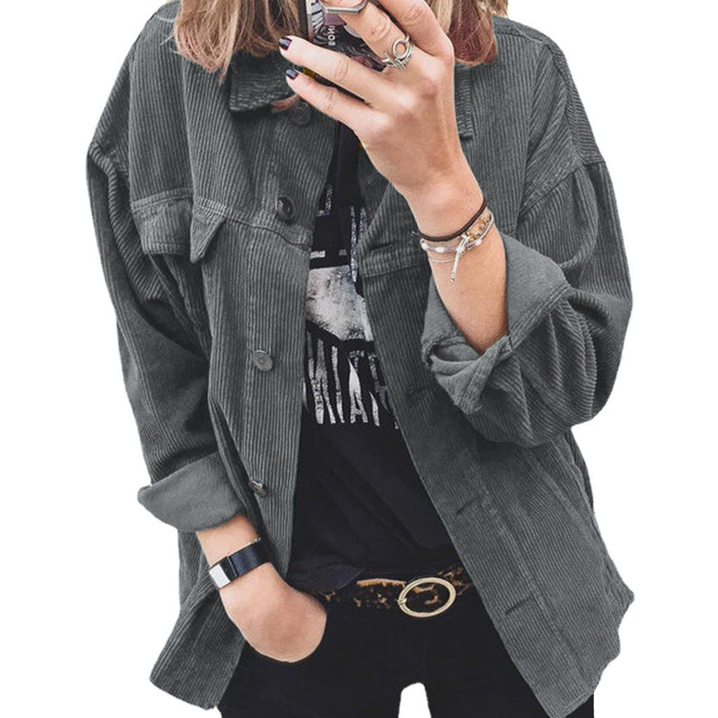 Veste en velours côtelé à la mode pour femmes avec des poches plaquées pratiques et une coupe décontractée Chic und Stil