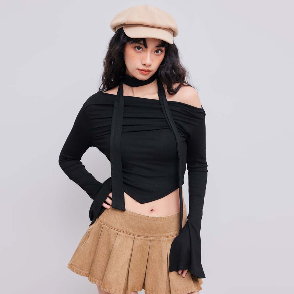 Top court pour femme avec design halter asymétrique et drapés élégants Chic & Stil