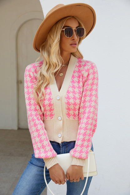 Dames cardigan à la mode avec motif damier et détails de boutons Chic und Stil