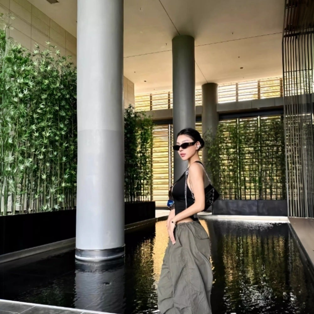 Maillot de bain tendance pour femmes avec découpe asymétrique et décolleté profond Chic & Stil