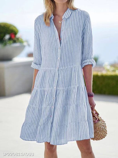 Robe chemise pour femmes avec un design rayé et une élégante patte de boutonnage Chic und Stil