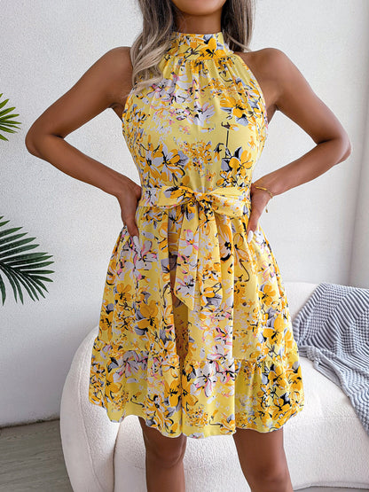 Robe de loisirs pour femmes avec une coupe haute et un design floral Chic und Stil