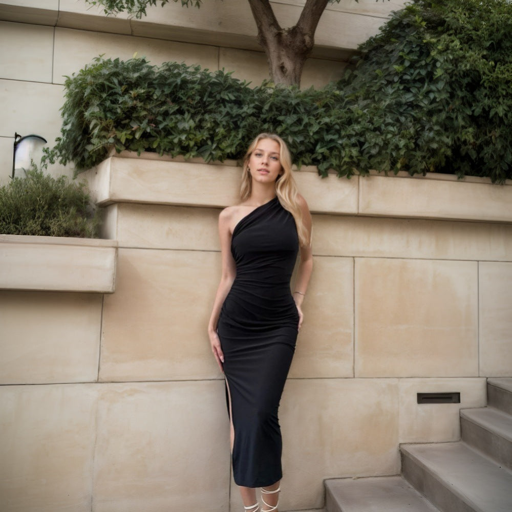 Robe portefeuille ajustée pour femme avec encolure asymétrique et finition volants élégante Chic & Stil