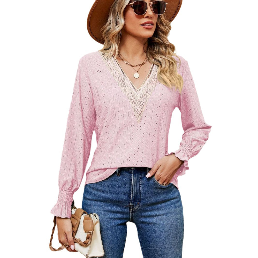 Chemisier pour dames avec des broderies aérées et décolleté en V Chic und Stil