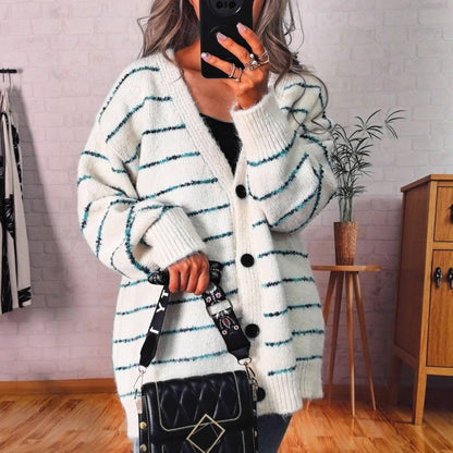 Dames gros tricot cardigan avec des rayures contrastantes à la mode et des détails élégants de bouton Chic und Stil