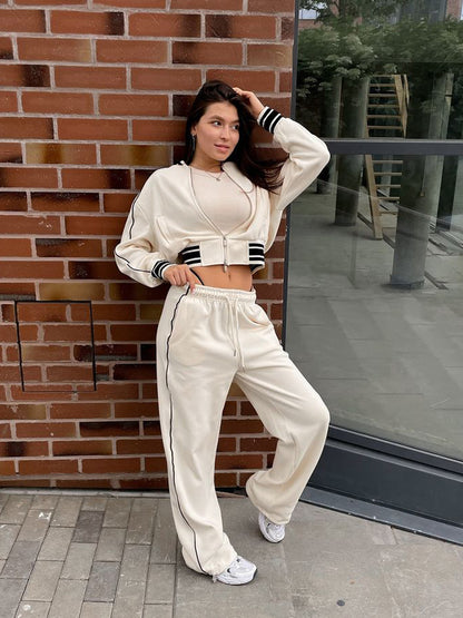 Dames cardigan cropé tendance et aéré avec des détails sportifs Chic und Stil