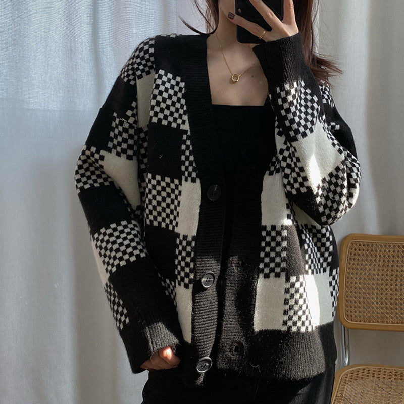 Dames gros tricot cardigan avec motif à carreaux contrastant et détails de boutons Chic und Stil