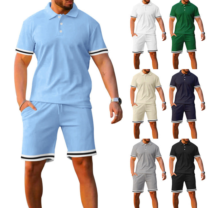 Ensemble polo et shorts sportif pour hommes avec bandes contrastées Chic und Stil