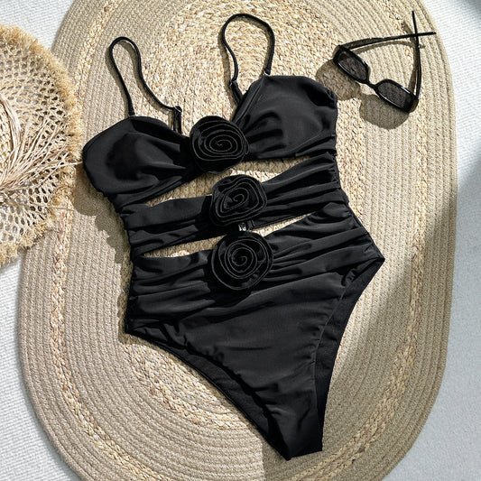 Maillot de bain élégant pour femmes avec des applications florales raffinées Chic und Stil