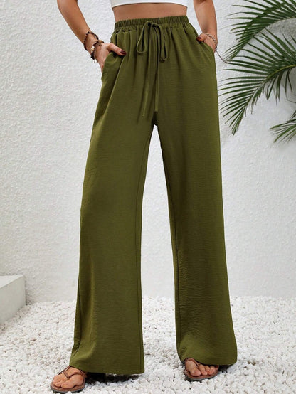 Loose-fit leisure pants for women with an elastic waistband and practical side pockets Chic and Style