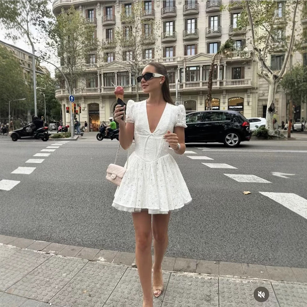 Robe d'été femme avec délicate broderie et jupe volumineuse Chic und Stil