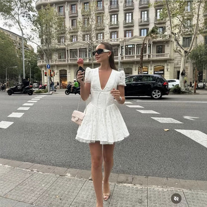 Robe d'été femme avec délicate broderie et jupe volumineuse Chic und Stil