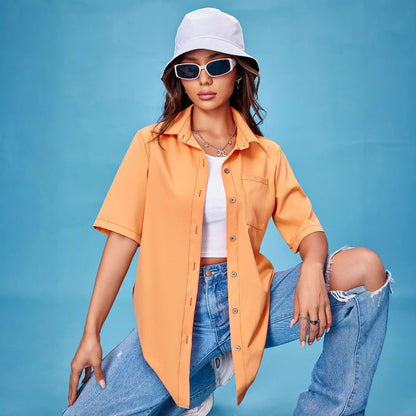 Blouse à manches courtes pour femmes avec coupe structurée et poche poitrine pratique Chic und Stil