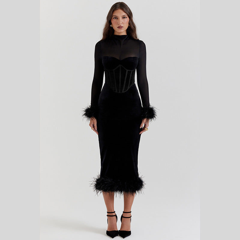 Robes Exquises Satin Corset avec Garniture en Plumes Chic und Stil
