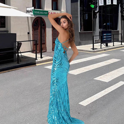Robe de soirée glamour pour femmes avec un motif de sequins scintillants et un décolleté en V Chic und Stil