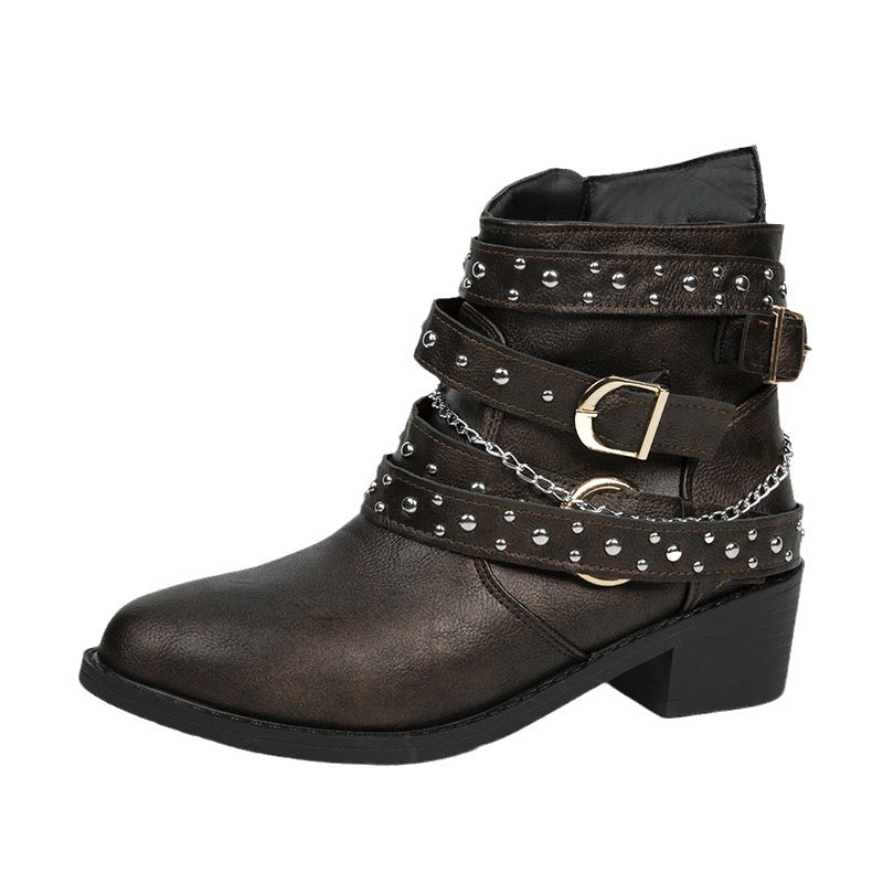 Bottines féminines tendance avec des bandoulières décorées et des éléments en chaîne Chic und Stil