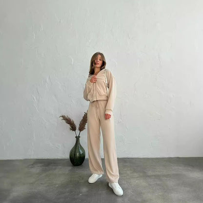 Comfortable lounge set for women with hooded top and loose pants Chic and Style