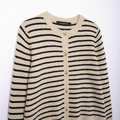 Dames cardigan avec un motif à rayures délicates et des détails de boutons élégants Chic und Stil