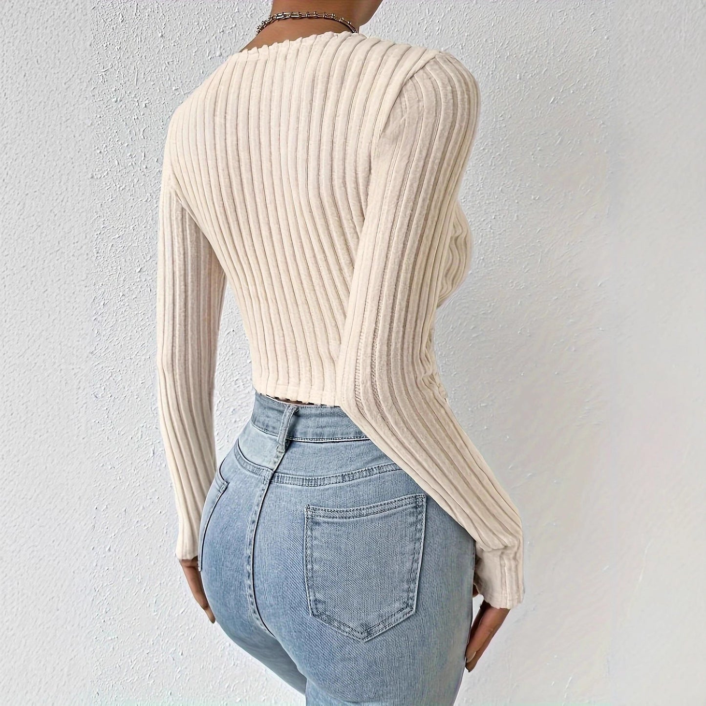 Pull-over court pour femmes avec décolleté en V et design côtelé raffiné Chic und Stil