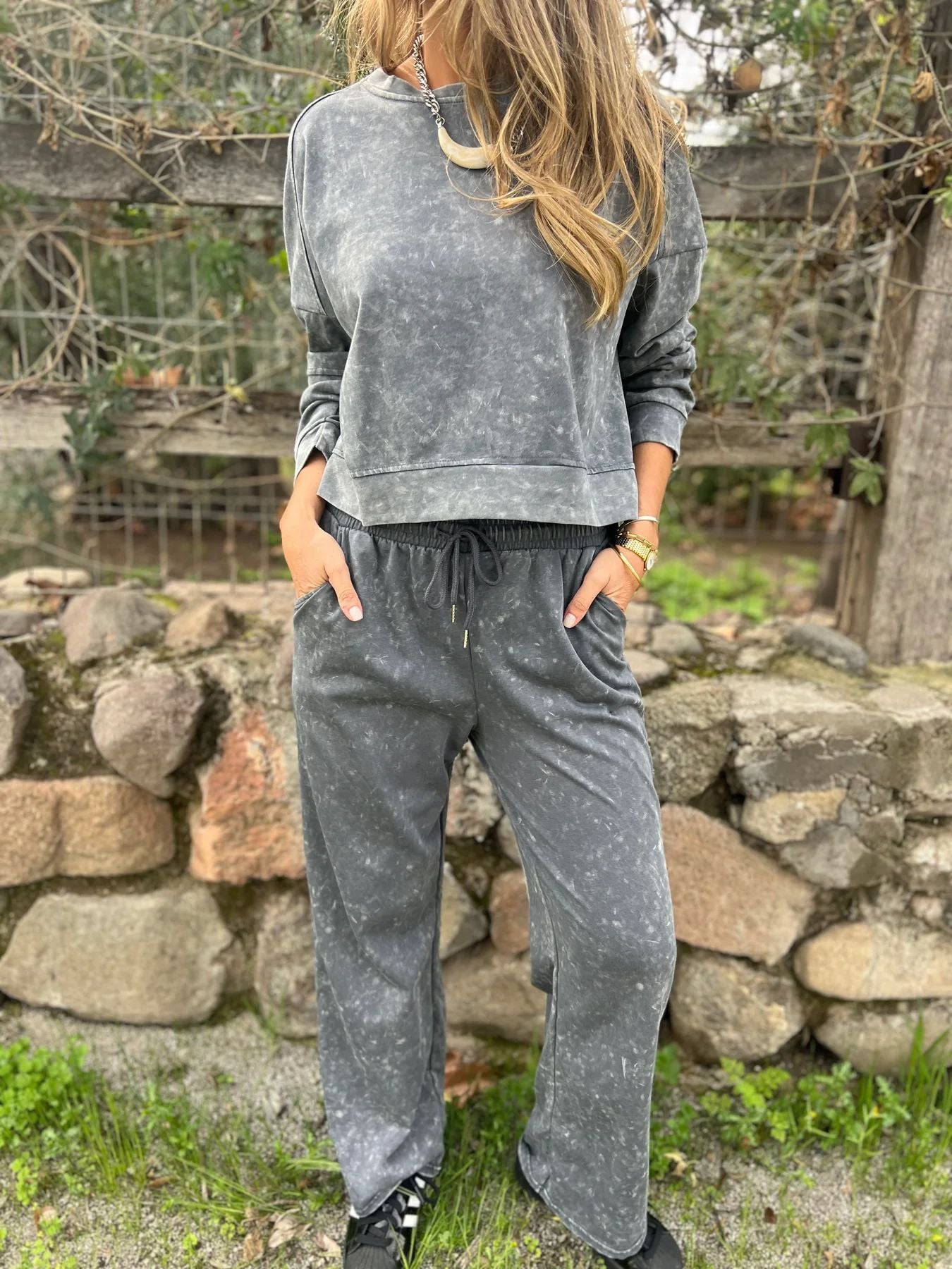 Chic and Style casual hoodie and sweatpants set for ladies