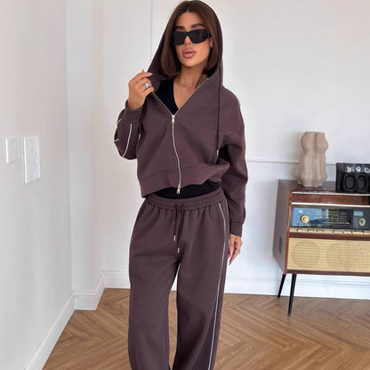 Women's comfortable hoodie and wide-leg sports pants with chic and stylish side accents