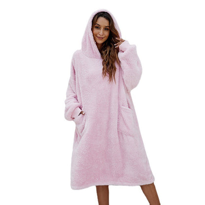 Robe hoodie en fleece confortable pour femmes avec poches pratiques et grande capuche Chic und Stil