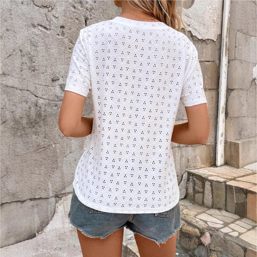 Dame Top avec détails en œillets et manches courtes Chic und Stil
