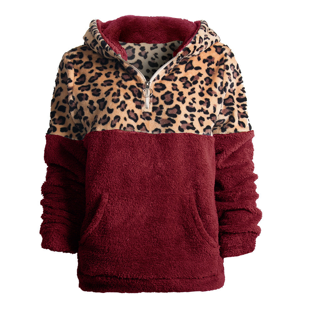 Pull à capuche confortable pour femmes avec un motif léopard excitant et poche kangourou Chic und Stil