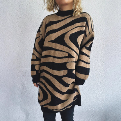 Pull en grosse maille pour femmes avec un design zébré moderne et col montant Chic und Stil