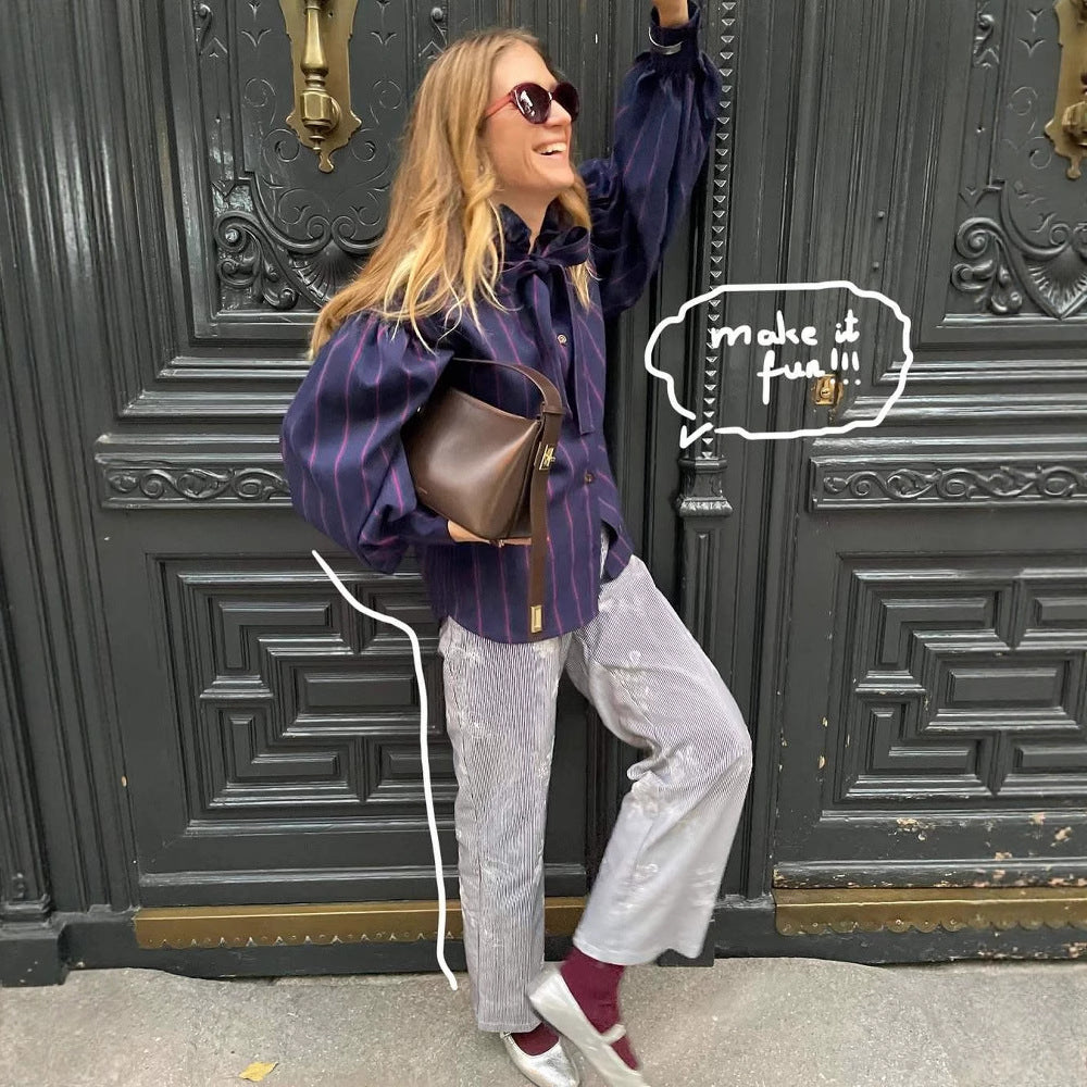 Chemisier à manches longues pour femmes avec un design rayé et un col à volants Chic und Stil