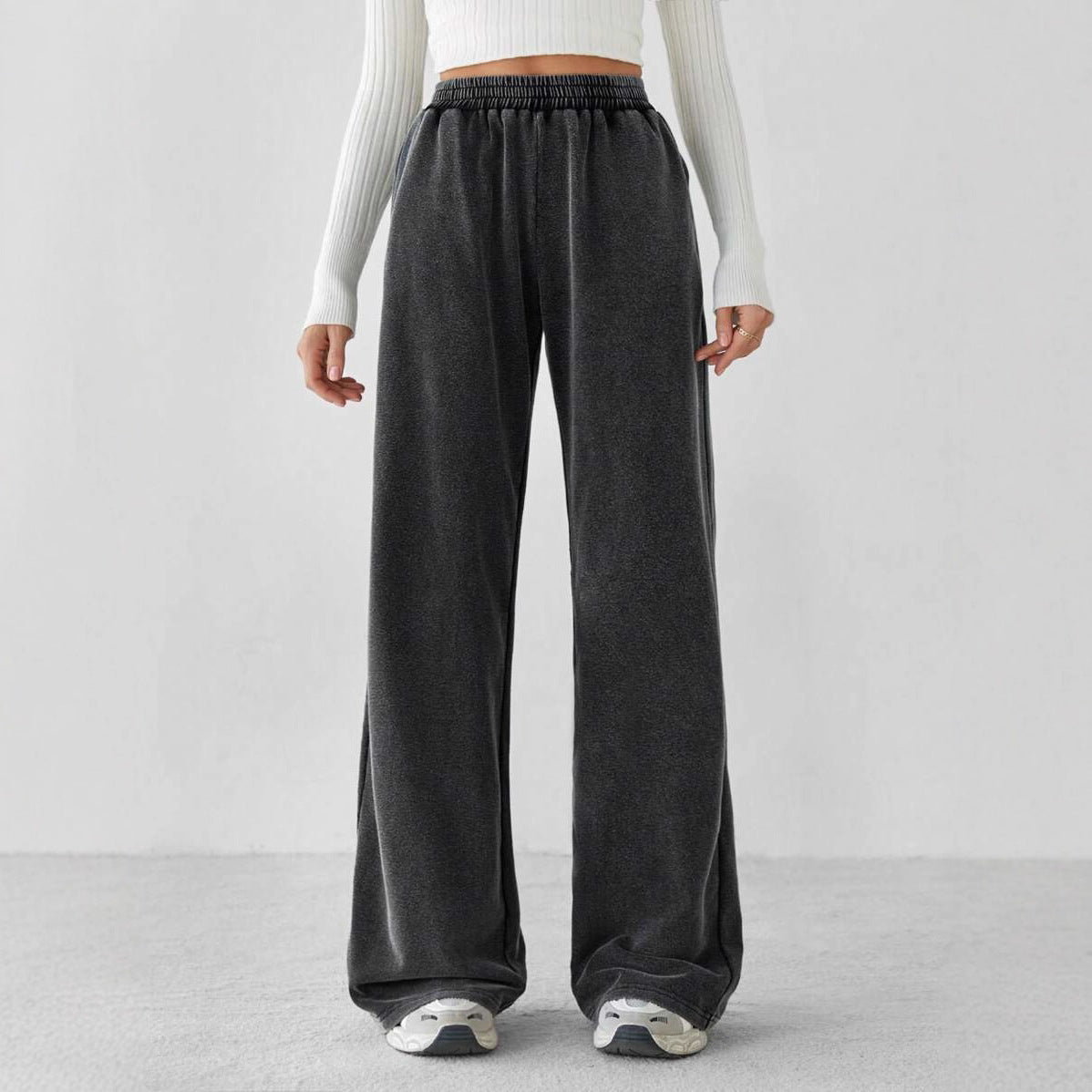 Loose fleece pants for women with elastic waistband and side pockets Chic and Style