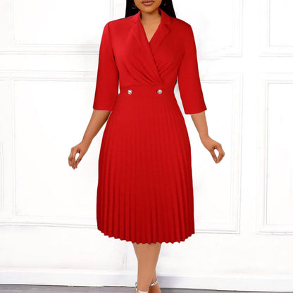 Femme élégant robe portefeuille avec design plissé et col de bureau Chic und Stil