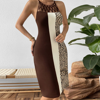 Robe élégante ajustée pour femmes avec des détails découpés et un motif léopard Chic und Stil