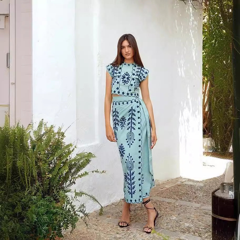 Robe maxi pour femmes avec design brodé artistique et haut cintré Chic und Stil