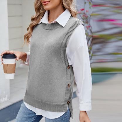 Women's knitted sweater with side button details and a modern Chic und Stil fit