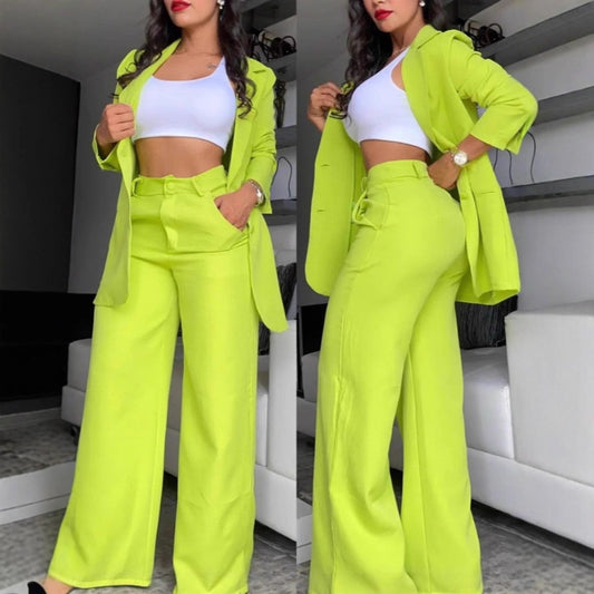 Two-piece women's business suit set with wide pants and fitted jacket Chic und Stil