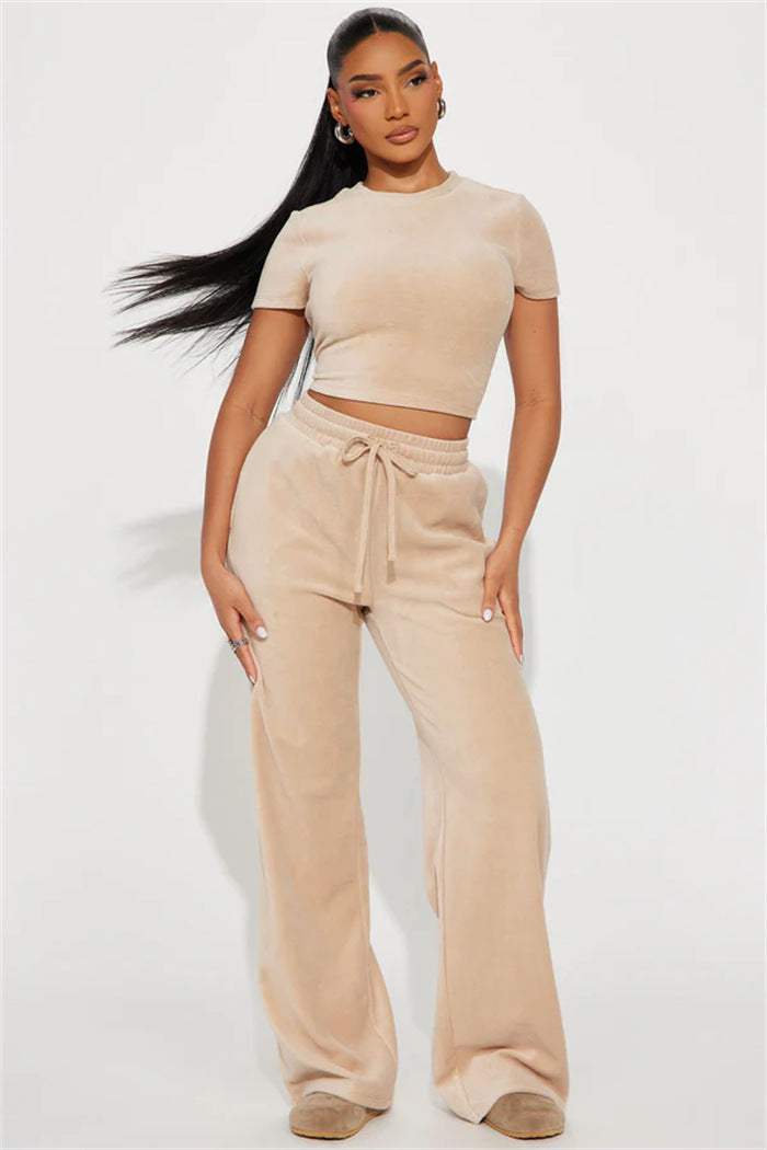 Cozy fleece loungewear set for women with short top and loose pants Chic und Stil