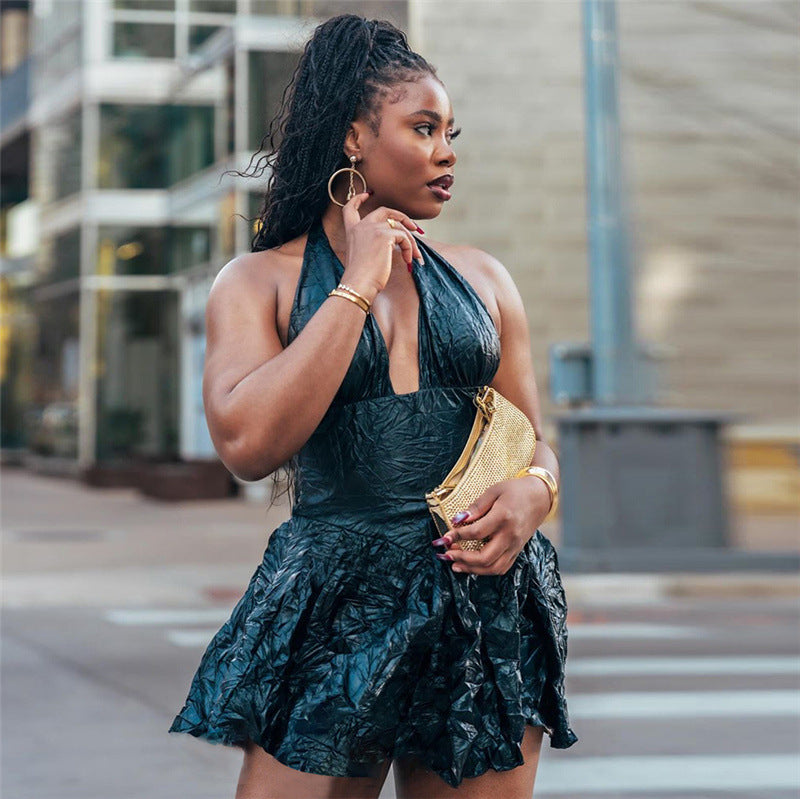 Robe mini Chic und Stile à encolure halter pour femmes avec drapé frivole