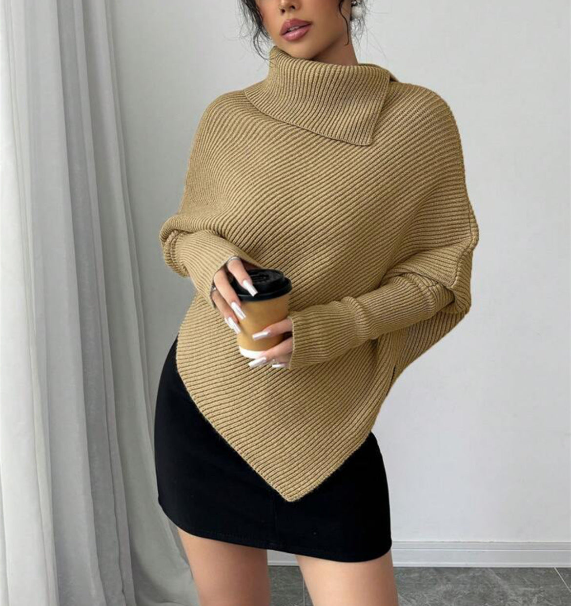 Femme pull en tricot oversize avec col montant et forme asymétrique Chic und Stil