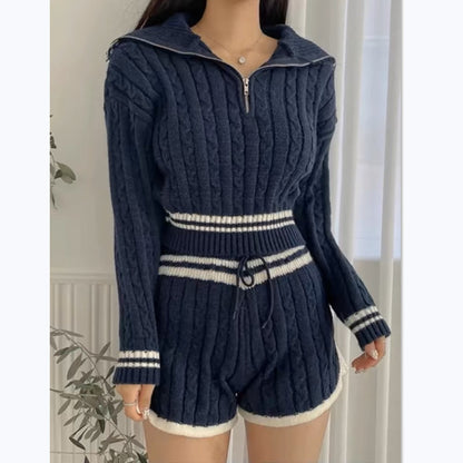 Pull en tricot court pour femmes avec col montant et short dans l'ensemble Chic und Stil