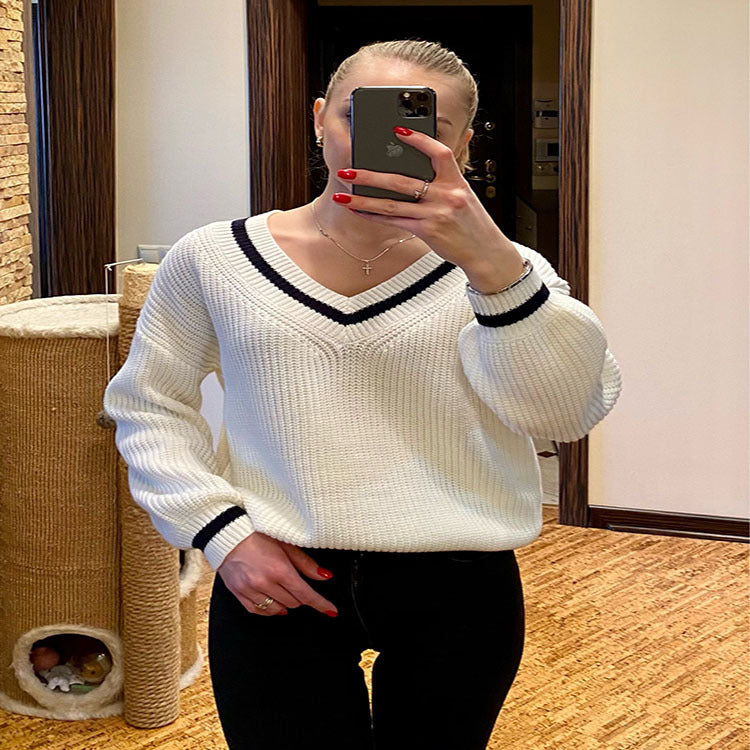 Pull femme à col en V avec des rayures contrastées Chic und Stil