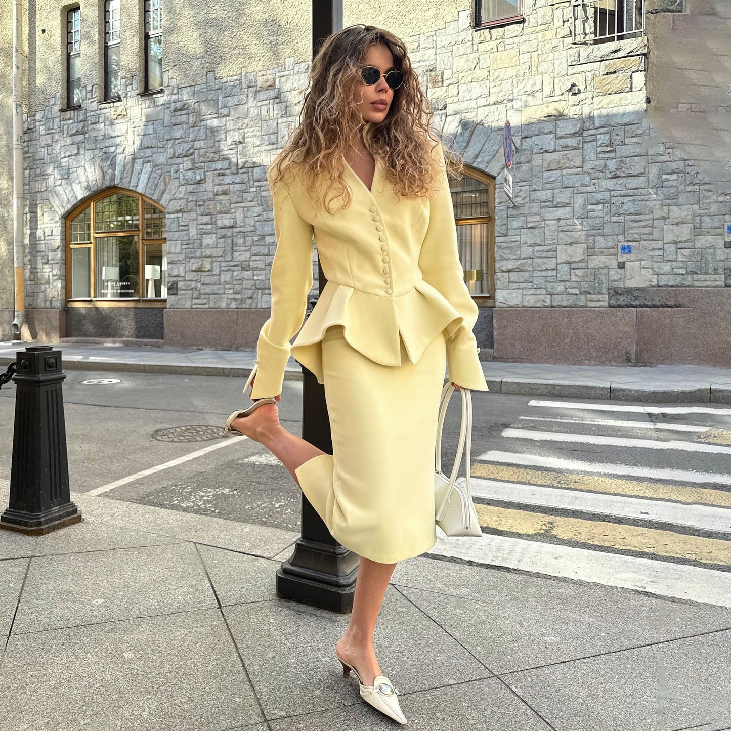 Dames Élégant Robe fourreau avec un chic design peplum Chic und Stil