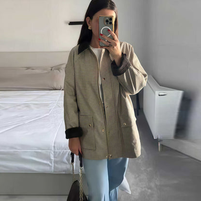 Ladies Checked Utility Jacket with Modern Cut and Practical Pockets Chic and Style