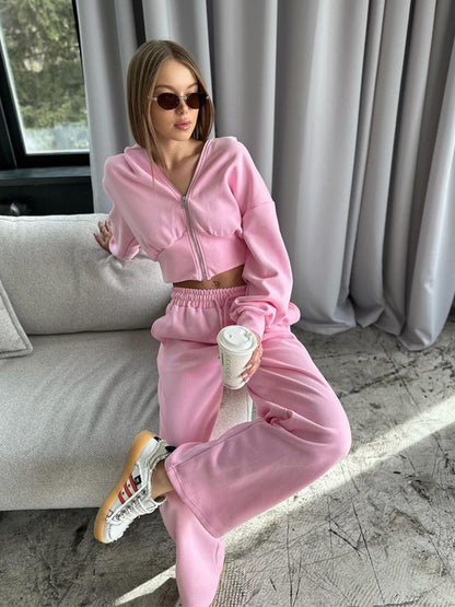 Dames Sweatpants avec hoodie court et coupe ample Chic und Stil