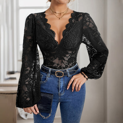 Woman Lace body with wavy neckline and long sleeves Chic and Style