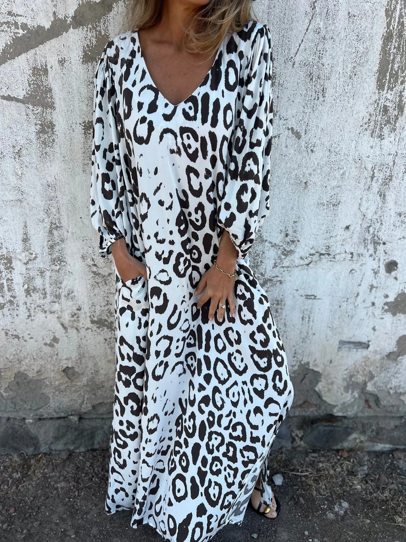 Robe maxi pour femmes avec décolleté V profond et poches latérales Chic und Stil