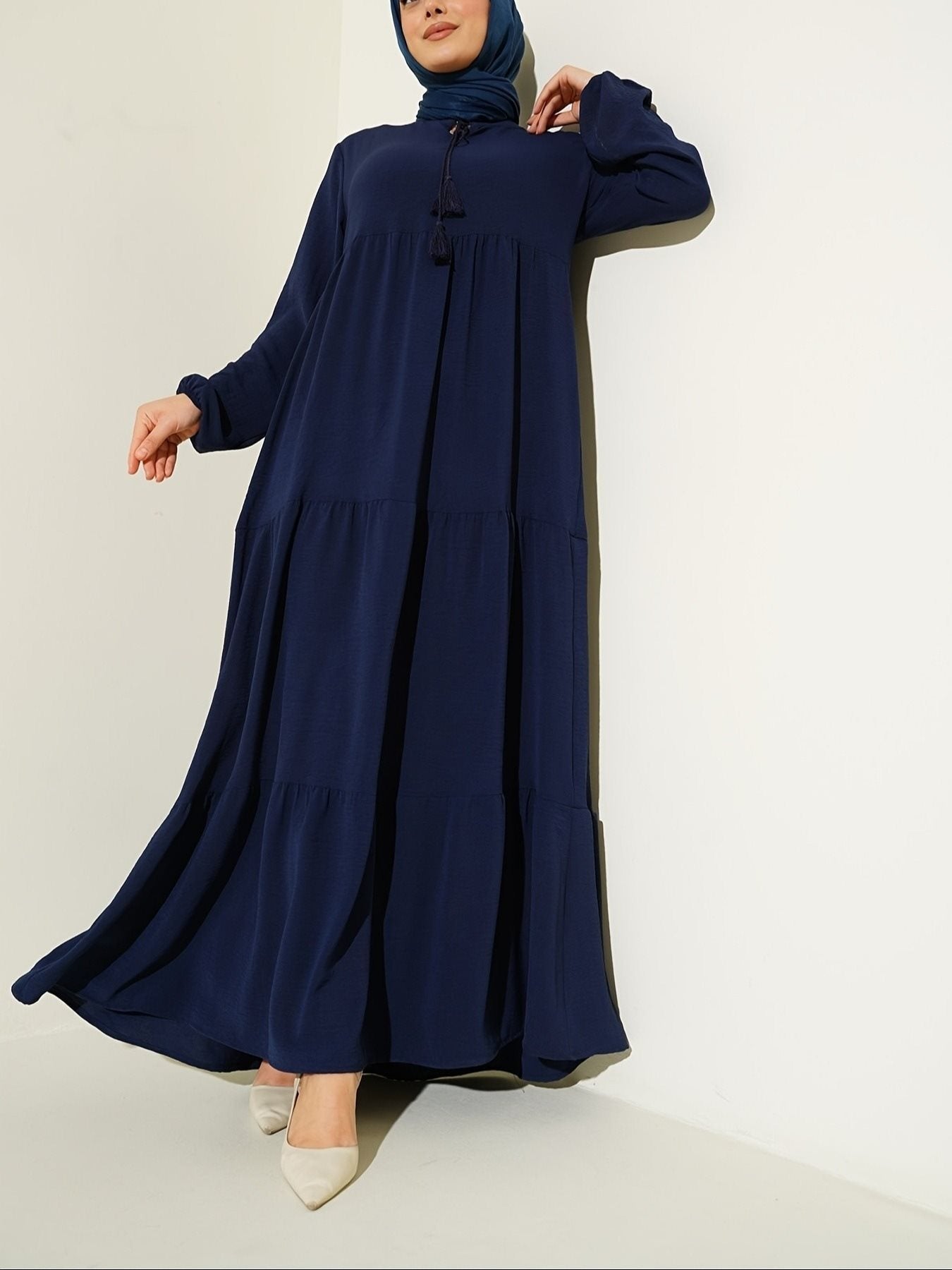 Robe maxi femme avec jupe volumineuse et fines franges Chic und Stil