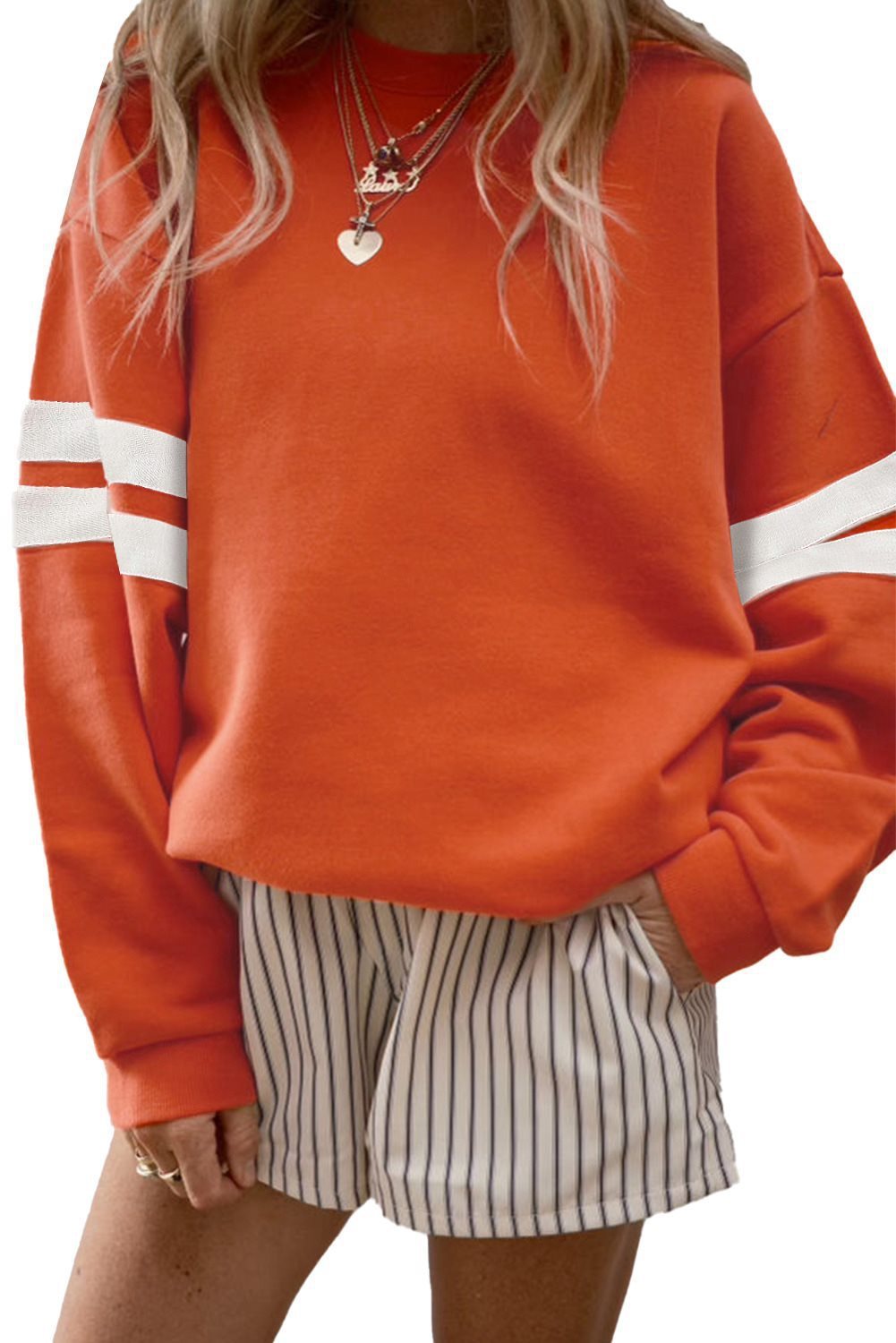 Pull oversized sportif pour femmes avec des accents rayés et une coupe décontractée Chic und Stil