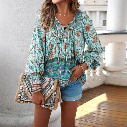 Blouse féminine légère avec un design floral raffiné et une coupe décontractée Chic und Stil